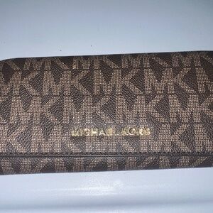 Michael Kors Jet Set Travel Large Logo Wallet